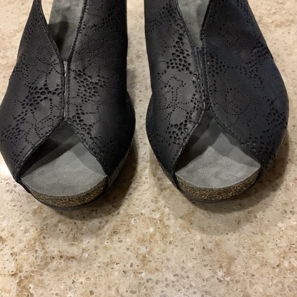 NWOT Think! Sandals in Black Suede Leather Size 10 (41) - Picture 2 of 5